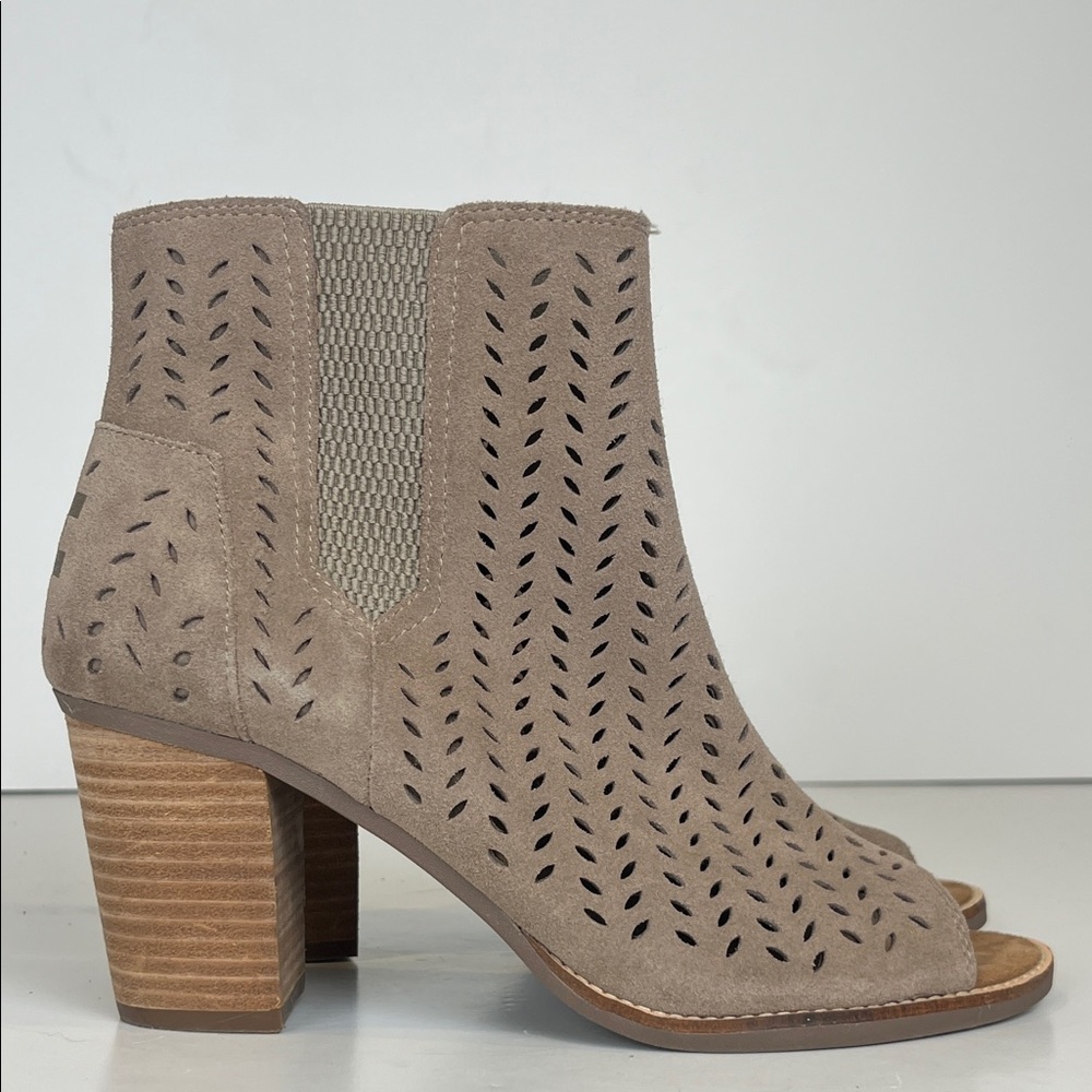 TOMS Majorca Peep Toe Perforated Ankle Boot Suede Desert Taupe SZ 9